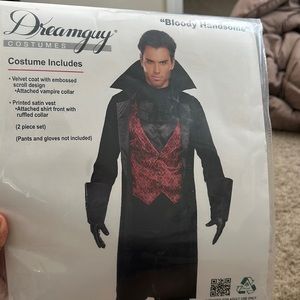 Bloody handsome vampire Halloween costume